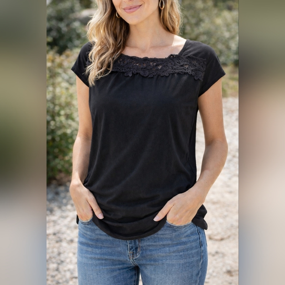 Flower & Feather Xl Black Top Cap Sleeves